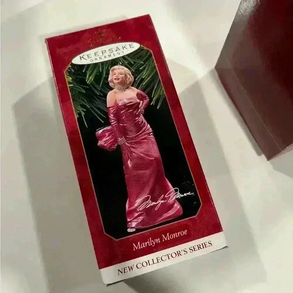 NEW set of 2 90s Marilyn Monroe Christmas ornaments - Picture 2 of 5